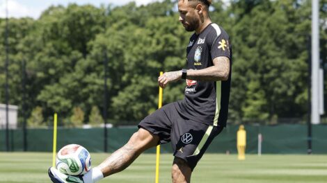Neymar volta a treinar com a seleção a 2 dias do jogo contra o Haiti