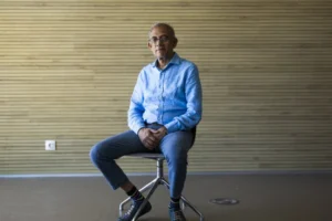 Nobel defende taxar água utilizada para IA: "Pensar nas consequências"