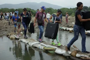 Número de refugiados e deslocados cai pela primeira vez em 10 anos, diz Acnur