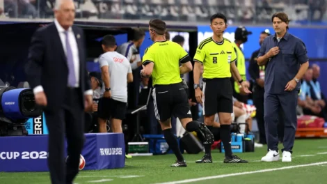 "O erro da Copa". Árbitro espanhol viola protocolo e levanta polêmica
