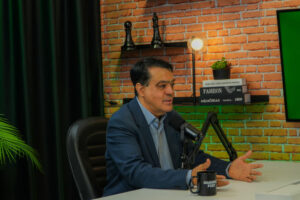 O paradoxo da presença: pais cobram a escola, mas se distanciam dos debates pedagógicos