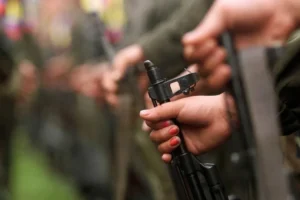 PF prende suspeito de fornecer fuzis AK-47 ao Comando Vermelho que estava no Suriname