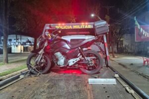 PM apreende drogas e motocicleta após perseguição em Maringá