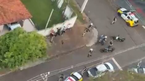 PM recupera carro furtado e apreende três adolescentes após cerco com apoio de helicóptero em Maringá; VÍDEO