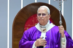 Papa diz que abusos sexuais representam praga para a Igreja e cobra reparação
