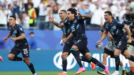 Paraguai acaba com sonho do penta da Alemanha e avança na Copa