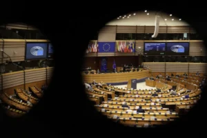 Parlamento Europeu aprova avanço do euro digital e mira Visa e Mastercard