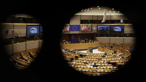 Parlamento Europeu aprova avanço do euro digital e mira Visa e Mastercard
