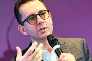 Paulo Serra (PSDB) desiste de disputar governo de SP e discute apoio a Tarcísio