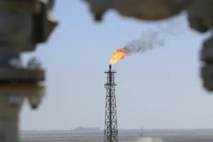 Petróleo fecha em queda após Trump suspender ataques ao Irã e citar avanços diplomáticos