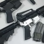 Polícia encontra 26 fuzis em caminhão com carga de ração animal