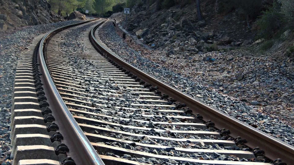 Primeira concessão de ferrovia do país chega ao fim após 30 anos, e governo prepara novo leilão