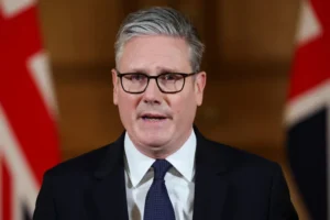 Primeiro-ministro do Reino Unido, Keir Starmer anuncia demissão