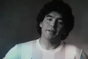 Propaganda com Maradona recriado por IA causa polêmica na Argentina