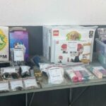 Quadrilha suspeita de furtar lojas é detida com mercadorias na Avenida Cerro Azul
