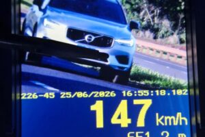 Radar flagra veículo a 147 km/h durante operação na PR-323, na região de Maringá