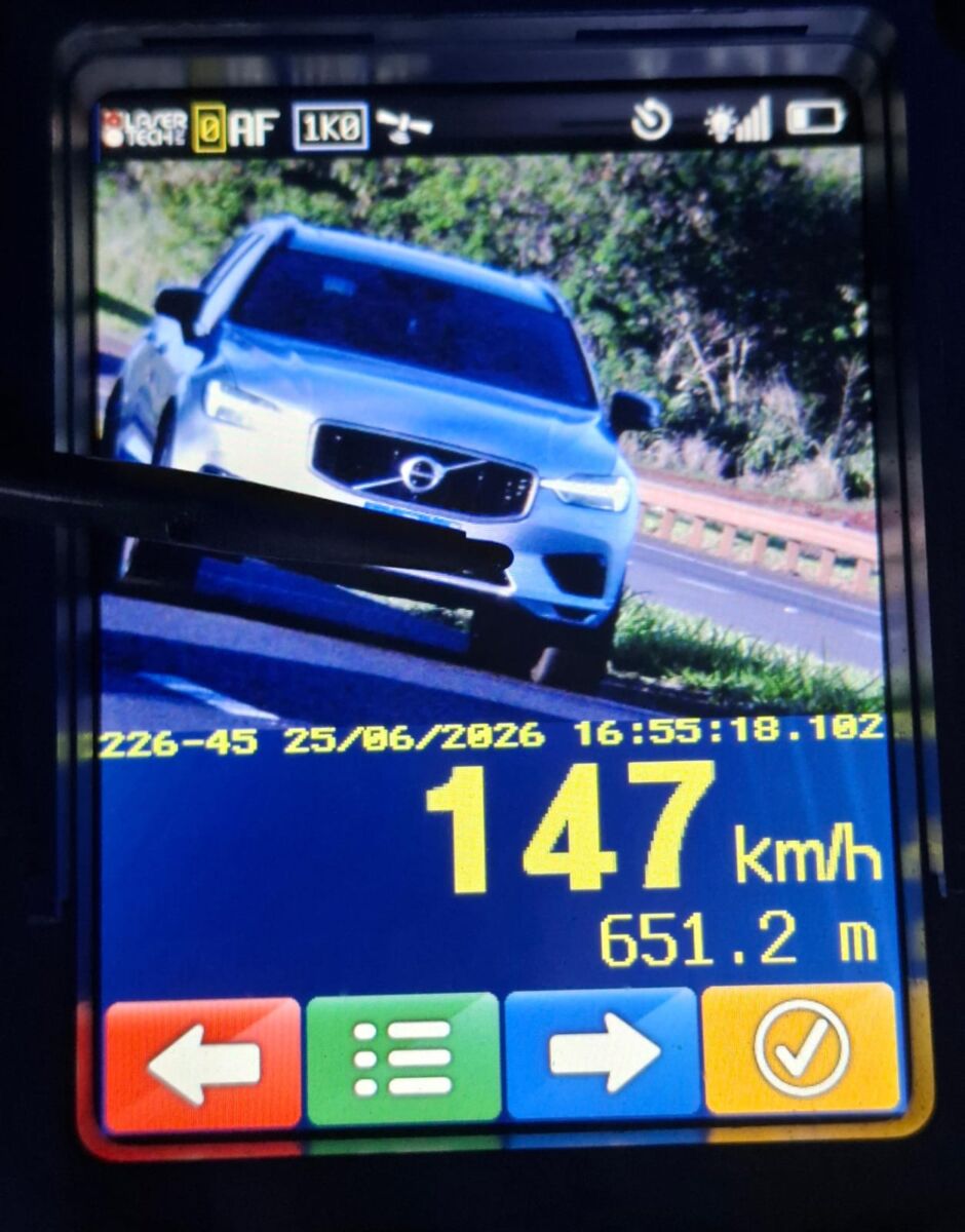 Radar flagra veículo a 147 km/h durante operação na PR-323, na região de Maringá