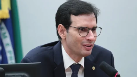 Relator mudará projeto de lei sobre 6x1 para evitar impacto de horas extras sobre empresas
