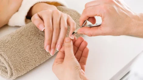 Remover ou não as cutículas? Especialistas explicam os riscos