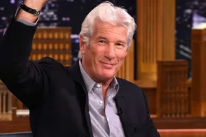 Richard Gere chama Trump de 'louco' e diz que EUA vivem momento mais sombrio