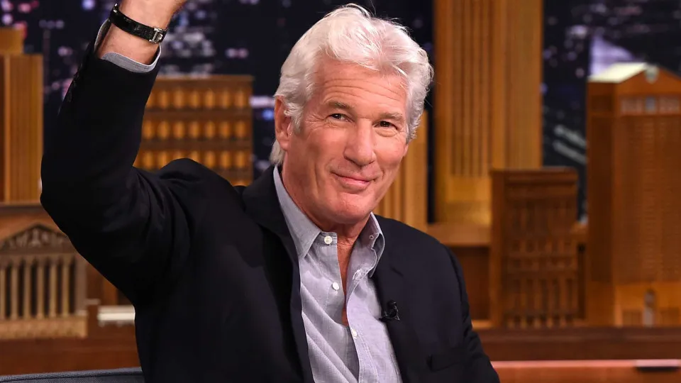 Richard Gere chama Trump de 'louco' e diz que EUA vivem momento mais sombrio