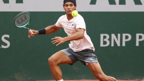 Roland Garros: Luis Guto Miguel bate compatriota e vai à final juvenil
