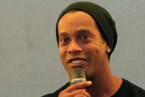 Ronaldinho Gaúcho é autor de mais de 90 músicas e já foi gravado por Iza e Safadão