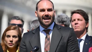 STF condena Eduardo Bolsonaro pelo crime de coação por atuação nos EUA