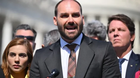 STF condena Eduardo Bolsonaro pelo crime de coação por atuação nos EUA