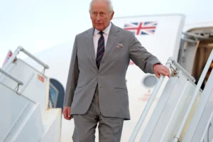 Sabia que Charle III não precisa de passaporte para viajar? Veja o motivo