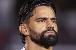 Santos acerta a rescisão de contrato com o volante Tomás Rincón