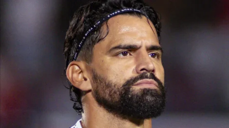 Santos acerta a rescisão de contrato com o volante Tomás Rincón