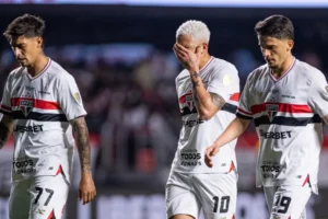 São Paulo fecha mês conturbado com lesões, troca de técnico e uma vitória