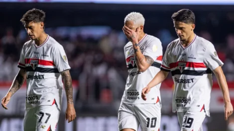 São Paulo fecha mês conturbado com lesões, troca de técnico e uma vitória