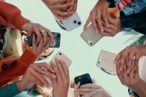 Seis hábitos que podem estar deixando seu celular mais lento; entenda