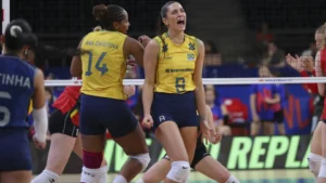 Seleção brasileira feminina de vôlei supera a China e segue invicta na Liga das Nações