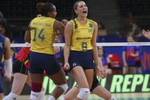 Seleção brasileira feminina de vôlei supera a China e segue invicta na Liga das Nações