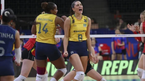 Seleção brasileira feminina de vôlei supera a China e segue invicta na Liga das Nações