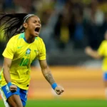 Sem Marta, Brasil ganha de virada dos EUA com festa e estádio cheio em SP