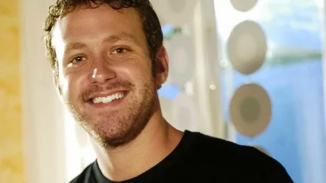 Sergio Hondjakoff, Cabeção de 'Malhação', vende vídeos personalizados nas redes sociais