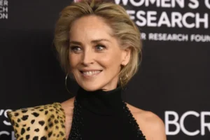 Sharon Stone diz que casamento acabou após ex rejeitar decisão de ela retirar as mamas