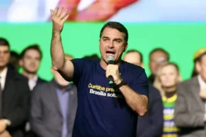 TCU arquiva representação de Flávio Bolsonaro contra ex-nora de Lula