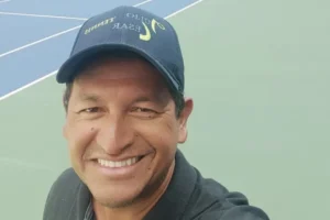 Técnico brasileiro de tênis está em coma na França e família faz vaquinha