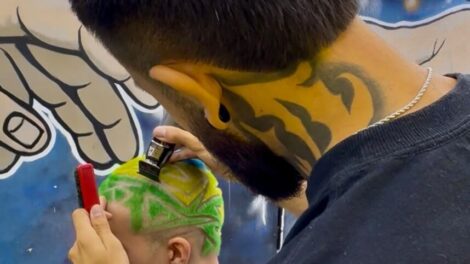 Tendência de cabelo colorido da Copa chegou em Maringá