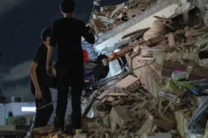 Terremoto de 7,5 derruba prédios em Caracas; há 164 mortes já confirmadas