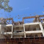 Trabalhador bate a cabeça e tem convulsão após cair de escada em obra, em Maringá
