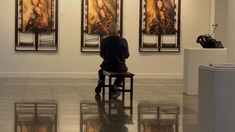 Trabalho humano e inteligência artificial se encontram em nova exposição de Jorge Pedro