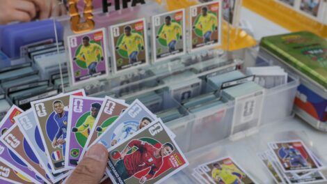 Troca de figurinhas pode atenuar alto custo do álbum da Copa do Mundo