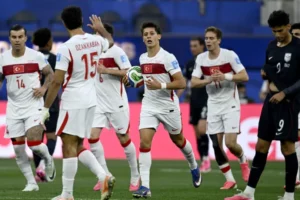 Turquia vence EUA com gol no fim em jogão que 'não valia nada' na Copa