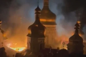 'Um dos locais cristãos mais sagrados em chamas' após ataque russo a Kyiv